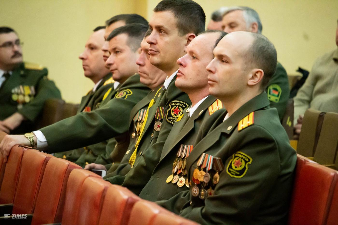 Кто-то сейчас Родину защищает, а кто-то будет...